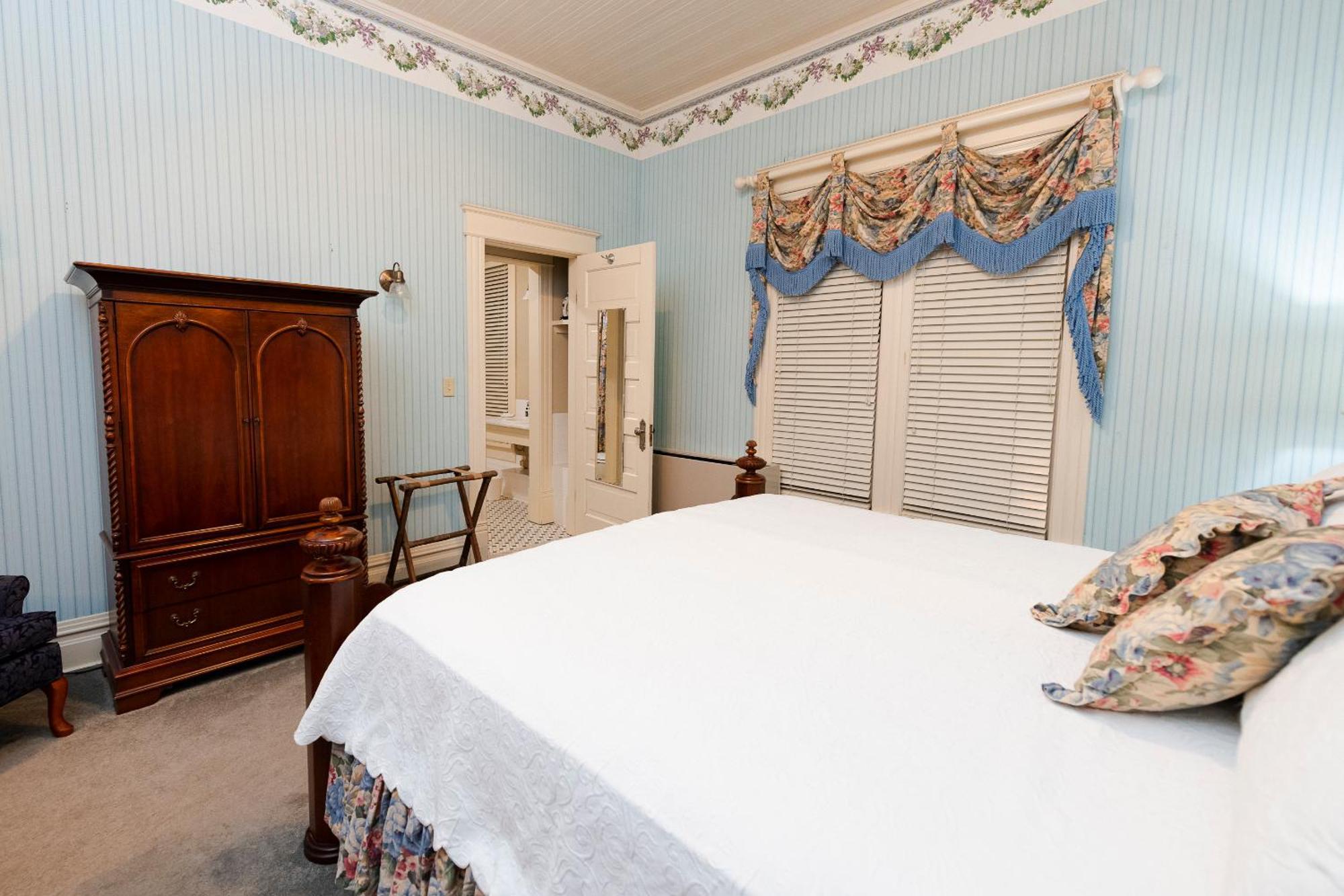 Captain Henderson House Hotel Arkadelphia Room photo